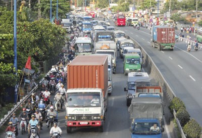 Transport businesses want road toll fee adjusted for semi-trailer trucks (Photo: SGGP) Transport businesses want road toll fee adjusted for semi-trailer trucks (Photo: SGGP)